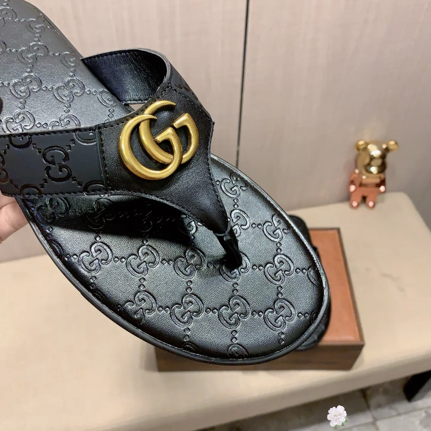 Slippers: New model: Factory price: 260💰💰🎩🎩🔥🔥《 Gucci* 》Series of slippers top purchasing agent🔍🔍Sold at the same time for men, original Italian imported webbing made of selected cowhide, exquisite workmanship,), sole: (super comfortable) original factory special sole, ⚠️exclusive double-layer movable molded sole super comfortable⚠️, real shot🎬the real thing is more beautiful🔍🔍266 regular code 38-44, can be ordered 45.